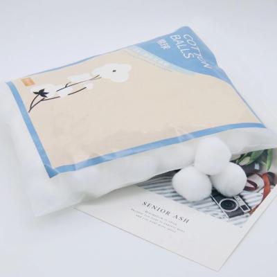 China Water Absorbent Cotton Cotton Ball Strong Pure White Color Medical Sterile 100% Cotton Balls for sale