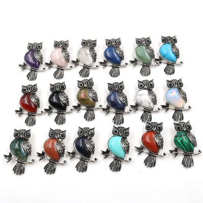 China Vintage Natural Stone Crystal Owl Brooch Pendant Animal Charm For Women Men Wedding Banquet Jewelry for sale