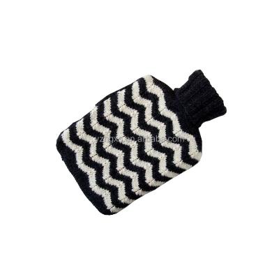 China Black and White High Quality Low Profile Natural Rubber Luxury Target Water Bottle Bag Classic Knitted Warm Cover for Healthy Sleep 2L for sale