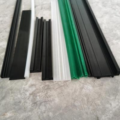 China High Quality Eco - Friendly UHMWPE Sliding Conveyor Guide Rails / Plastic Guide Chain / Roller for sale