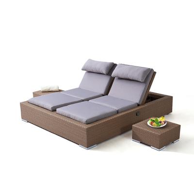 China Contemporary Cheap Outdoor Synthetic Folding Bed Rattan Double Chair Lounge Chair Outdoor Daybed for sale