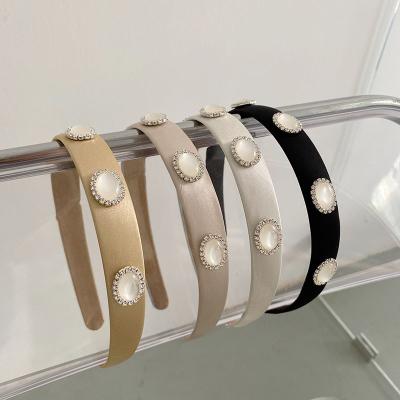 China 2022 New Vintage Trend Women's Diamond Hair Bands Crystal Pearl Headbands for sale