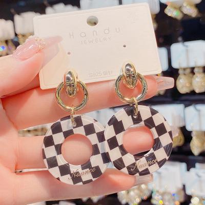 China Wholesale FASHIONABLE Women's Vintage Ear Hoops Oversized Charm Drop Earrings for sale