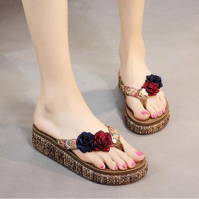 China Fashion Trend Plus Size Women's Slippers Trend Straw Flip Flops Platform Sandals New for sale