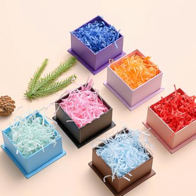 China Recyclable Gifts Boxes Cut Cotton Tissue Kraft Paper Crinkle White Shredded Paper for sale