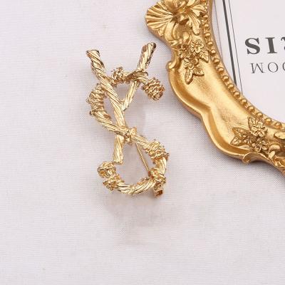 China European and American female letter brooch fashion poplar forest personality brooch sweater cardigan pin trend accessories daily life large for sale