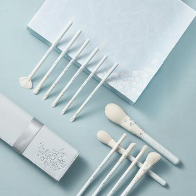 China Eco-friendly Porcelain Makeup Eyeshadow Powder Makeup Box Blue And White Brush Set Portable Paint for sale