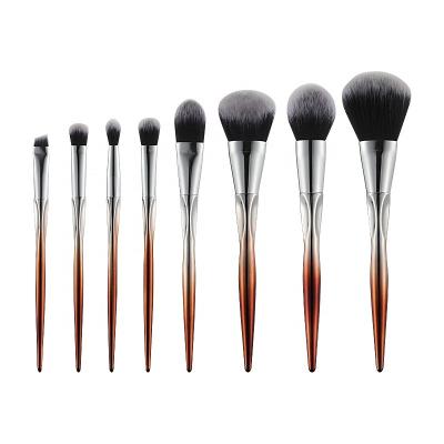 China Eco-friendly Plastic Nylon Pole Long Hair Cosmetic Makeup Brush Gold And Silver Gradient Plating Set for sale