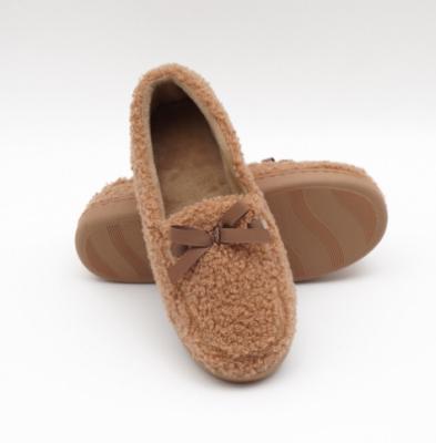 China Fashion Trend Fashion Lambswool Women Fluffy Shoes Winter House Indoor Slippers for sale