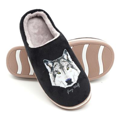 China Hot Selling Wolf Print Super Soft Fabric TPR Fashion Trend Men's Indoor Slippers Unique Home Slippers Animals for sale