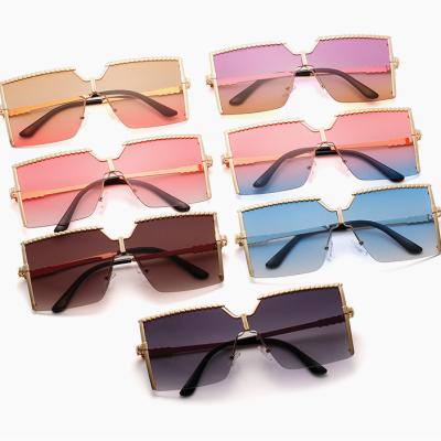 China Fashion Sunglasses 2022 Fashion Women Big Square Oversized Square Frame Gradient Glass Shades Sun Glasses Gold Sun Glasses for sale