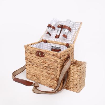 China Sustainable Cheap Wholesale Natural Wicker Tall Picnic Basket With Wine Rack for sale