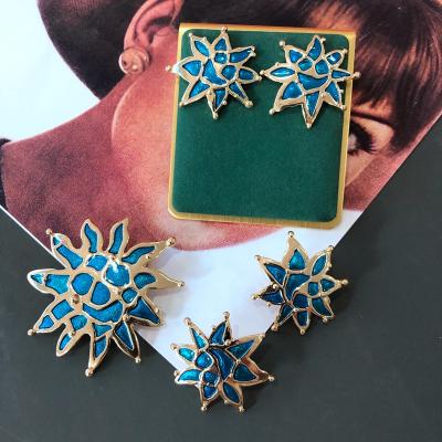 China Fashion Blue M Enamel Luster Irregular Shape Silver Needle Ear Stud Ear Stud Mysterious Locator Brooch Pin Set for sale