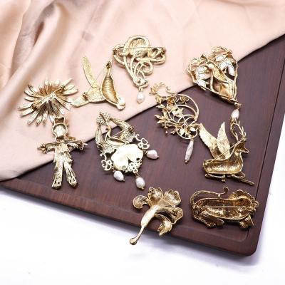 China The Other Retro Rose Gold Brooch Pearl Brooch Soft Foreign Trade Coat Brooch for sale