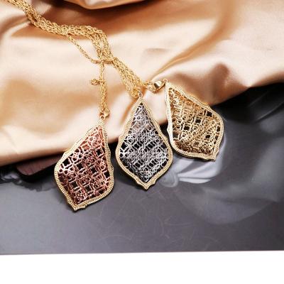 China Vintage Copper Hollow Rose Gold Necklace Retro Hollow Pattern Pendant Necklace Versatile Fashion Necklace for sale