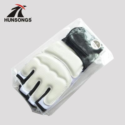 China Safety and comfortable shopping directly from china WTF approved black and white professional Taekwondo hand guard price for sale