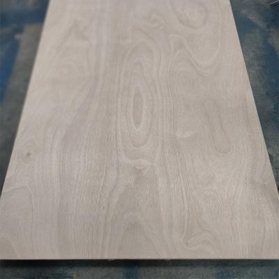 China Traditional 1220*2440*18mm 2 Times Hot Press Poplar Core E1 Glue Okoume Plywood for sale