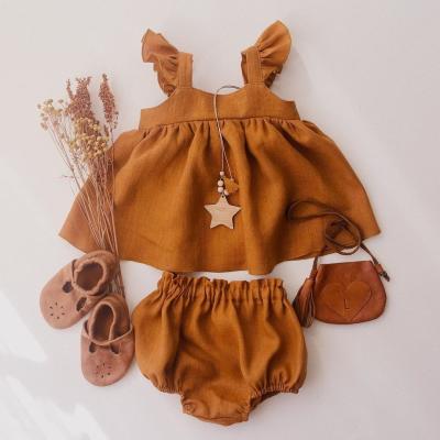 China Casual Infant Baby Girl Cotton Linen Clothes Set Pinafore Dress with Ruffle Sleeve and Bloomers for sale