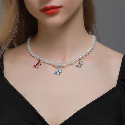 China Environmental Friendly Colored Clavicle Chain Butterfly Ladies Necklace New Arrival Simple Short Pearl Necklace for sale