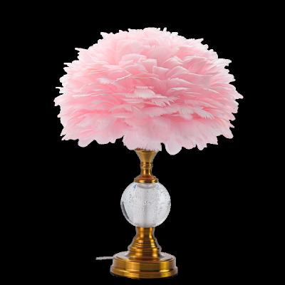 China Romantic Warm Feather Lamp Wedding Table Desk Lamp Feather Living Room Bedroom Bedside Light Modern Luxury Decorative Night Lamp for sale