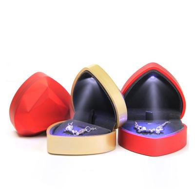 China Popular Modern Heart-Shaped Necklace Pendantledlamp Luminescent Ring Jewelry Box Packing Box for sale