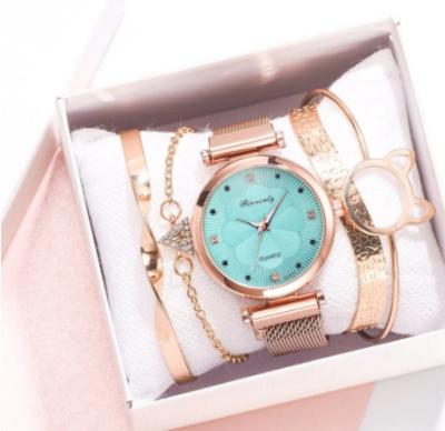 China Simple Mesh Belt Flower Dial Quartz Watch Alloy Small Three Needle 2021 Hot Magnet Style Ladies Watch for sale