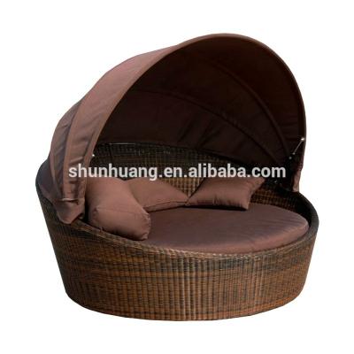 China Poolside Canopy Eco-friendly Round Bed Canopy PE Rattan Chaise Lounge for sale