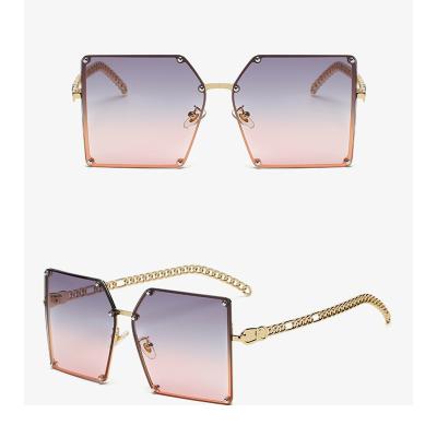 China New rivet decoration fashion sunglasses oversized PC uv400 high cost performance cool sunglasses women with G logo for sale