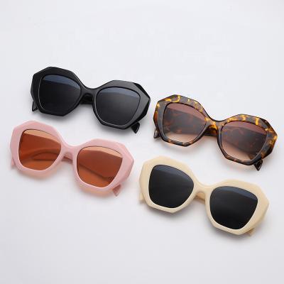 China New Fashion Trend Sunglasses Women Oversized Sunglasses Big PC Design Black Luxury Unique Lenses Sun Glasses for sale