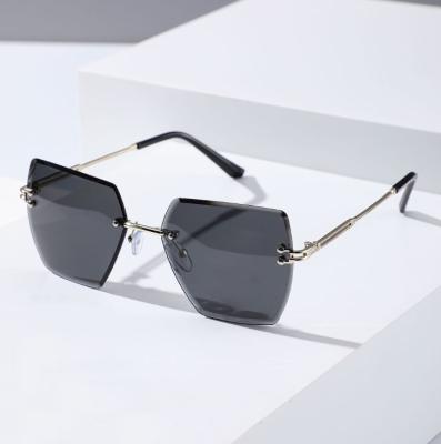 China Fashion Sunglasses Metal Eyewear Frameless Balanced Square Cut Rimless Square Sun Glasses Sunglasses For Women Men for sale