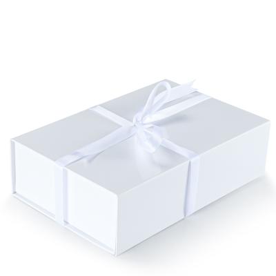 China Handmade Hot Sale Birthday Magnetic Closure Gift Boxes With White Ribbon for sale