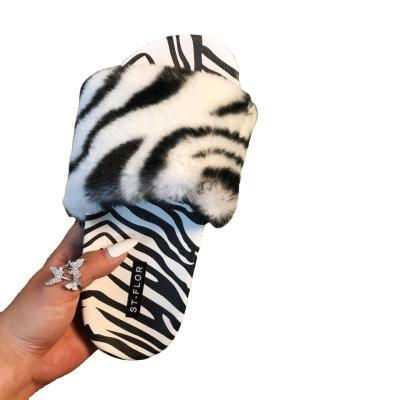 China 2021 fashion trend new fashion design leopard ladies fashion fur slippers for sale