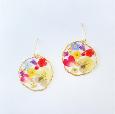 China Fashion TRENDY Individualization Designs Colorful Dried Flower Resin Earrings Irregularity Round Shape Earrings for sale