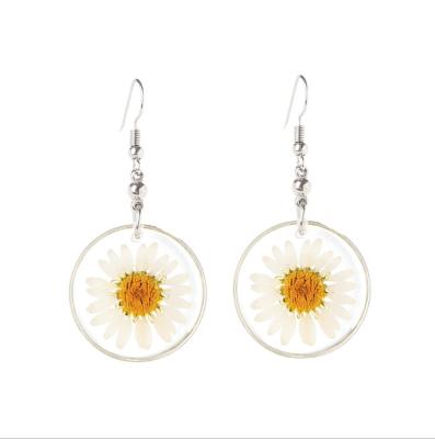 China New FASHIONABLE Dried Bohemian Drop Earrings Chrysanthemum Flower Drop Designs Epoxy Resin Flower Handmade Vintage Earrings For Women for sale