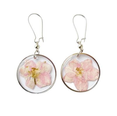 China Latest FASHIONABLE Designs Fashion Acrylic Dry Flower Dangle Earring Round Shape Resin Flower Dangle Earring for sale