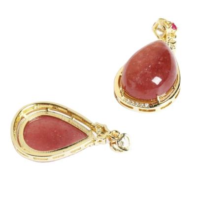 China FASHIONABLE Raw Stone Strawberry Drop Crystal Copper Plated Side Shape Pendant As Gift For Wife for sale