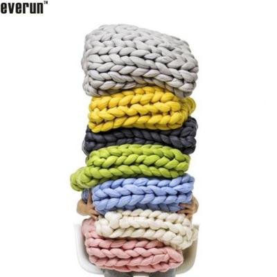 China Viable in stock wool super bulky knitted merino yarn for hand knitting throw, blanket with photo for sale