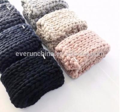 China PORTABLE NEW TECHNOLOGY low luxury minute snitches hand knit babies designs bulky cotton acrylic yarn knit cushion sweater blanket for sale