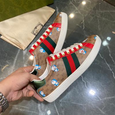 China 2022 fashion trend wholesale good quality style retro men's brand designer sneaker bee red green stripe embroidered luxury designer shoes for sale