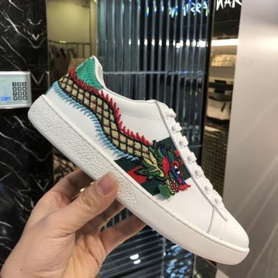 China Fashion Trend Brand Luxury Custom Product Design Men's Canvas New Sports Shoes With Wholesale Price Fashion Dragon Embroidery Pattern for sale