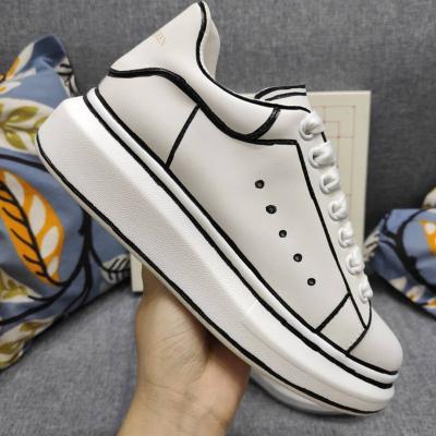 China Fashion trend men's and women's fashion sneakers, vibration height increase shoes comfortable light weight casual skateboarding walking shoes for sale