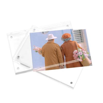 China Free Standing Acrylic Picture Frames Exhibition Picture Decoration Clear 2 x 6 Desktop Picture Frames for sale