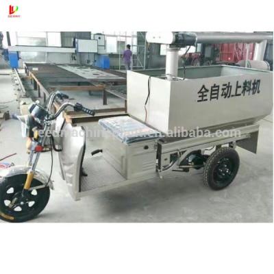 China Automatic Feeding Power Battery Drive Car For Pig Cow Chicken 2t/h for sale