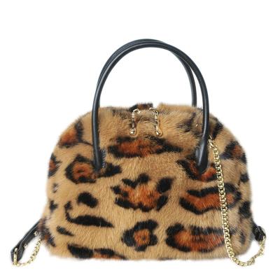 China New Fashion Style Women Real Fur Bag Popular Mink Fur Handle Bag Fur Shoulder Shell Bag for sale