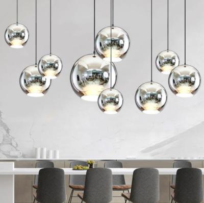 China Modern Modern Style Mirror Glass Ball Pendant Lights Hammered Metal Brass Dome Pendant Light for sale