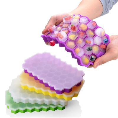 China Fresh Stored Honeycomb Ice Cube Tray Silicone Ice Freezer Mold Whiskey Cocktail Ice Cube Making Mold With Lid for sale