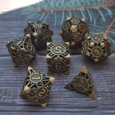 China D&D Role Playing Brass Dies Set Custom Tray Dungeons and Dragon Game d100 d20 Edge Black Polyhedral Metal DND Hollow Dies Set 17mm for sale