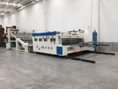 China Golfkartondoos de Druk die van Flexo van de Productiemachine Machine inlassen Te koop