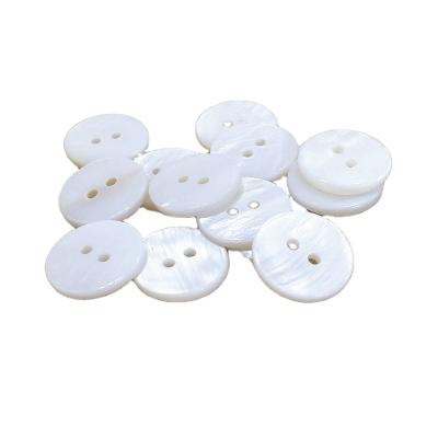 China Skillful Workmanship Quality Assuredc Dry Cleaning Around Sewing Two Holes Wipe Pearl White Shell Buttons for sale