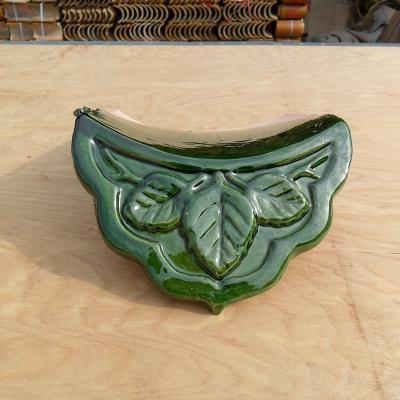 Chine Carreaux de toiture de style asiatique résistant à l'eau modèle de feuille personnalisé pour le pavillon de jardin à vendre